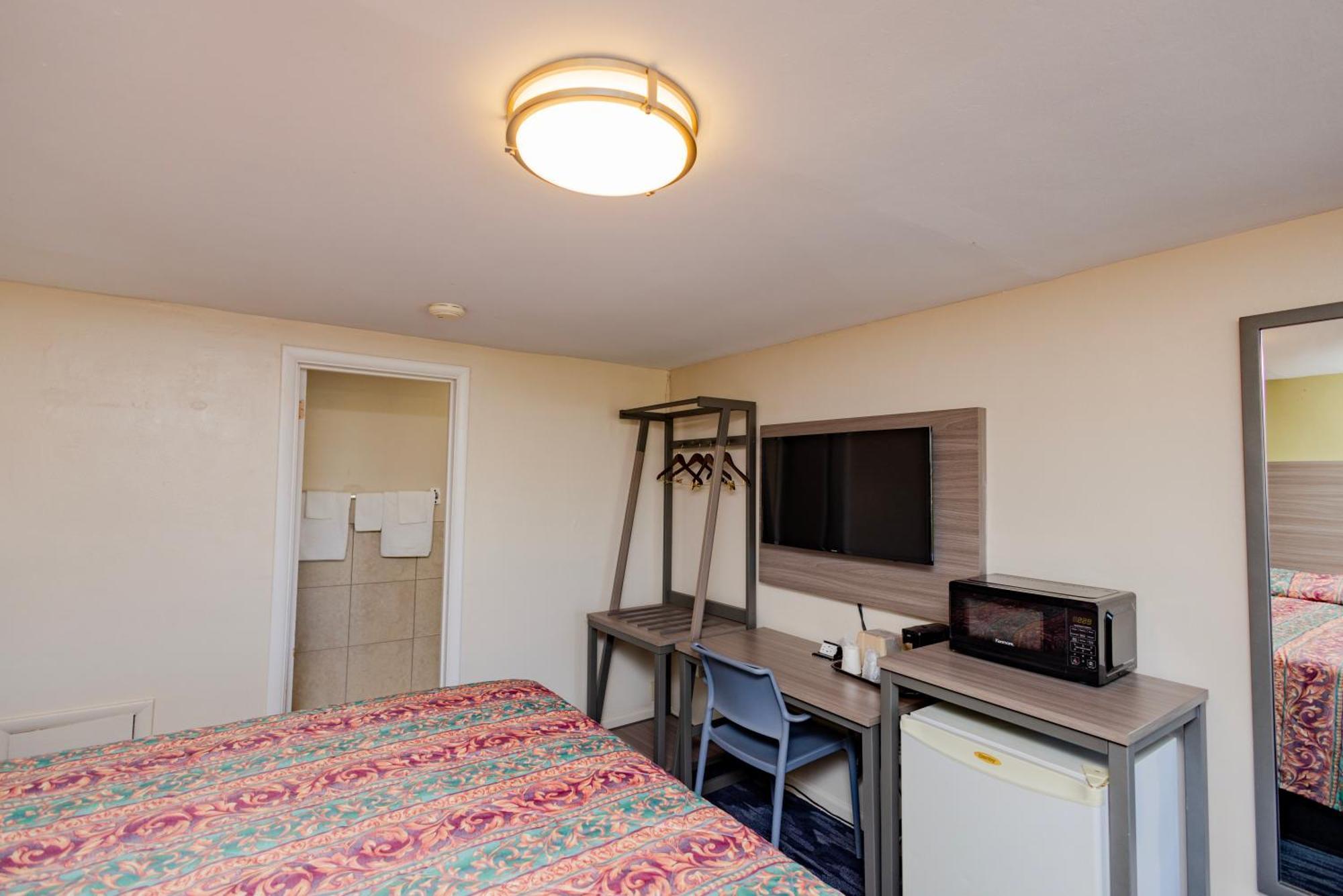 Budget Inn Columbus ロックボーン  エクステリア 写真